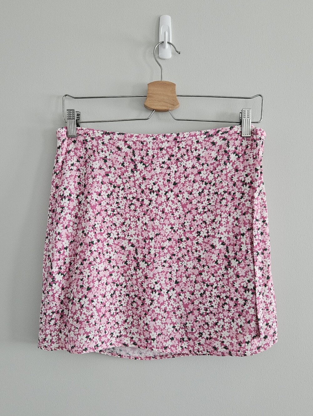 Aritzia Sunday Best Dawson Wrap Mini Skirt Pink Ditsy Floral Medium Cottagecore - Picture 2 of 8